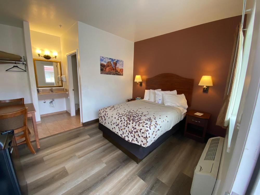 Single Room - Non-Smoking interior
